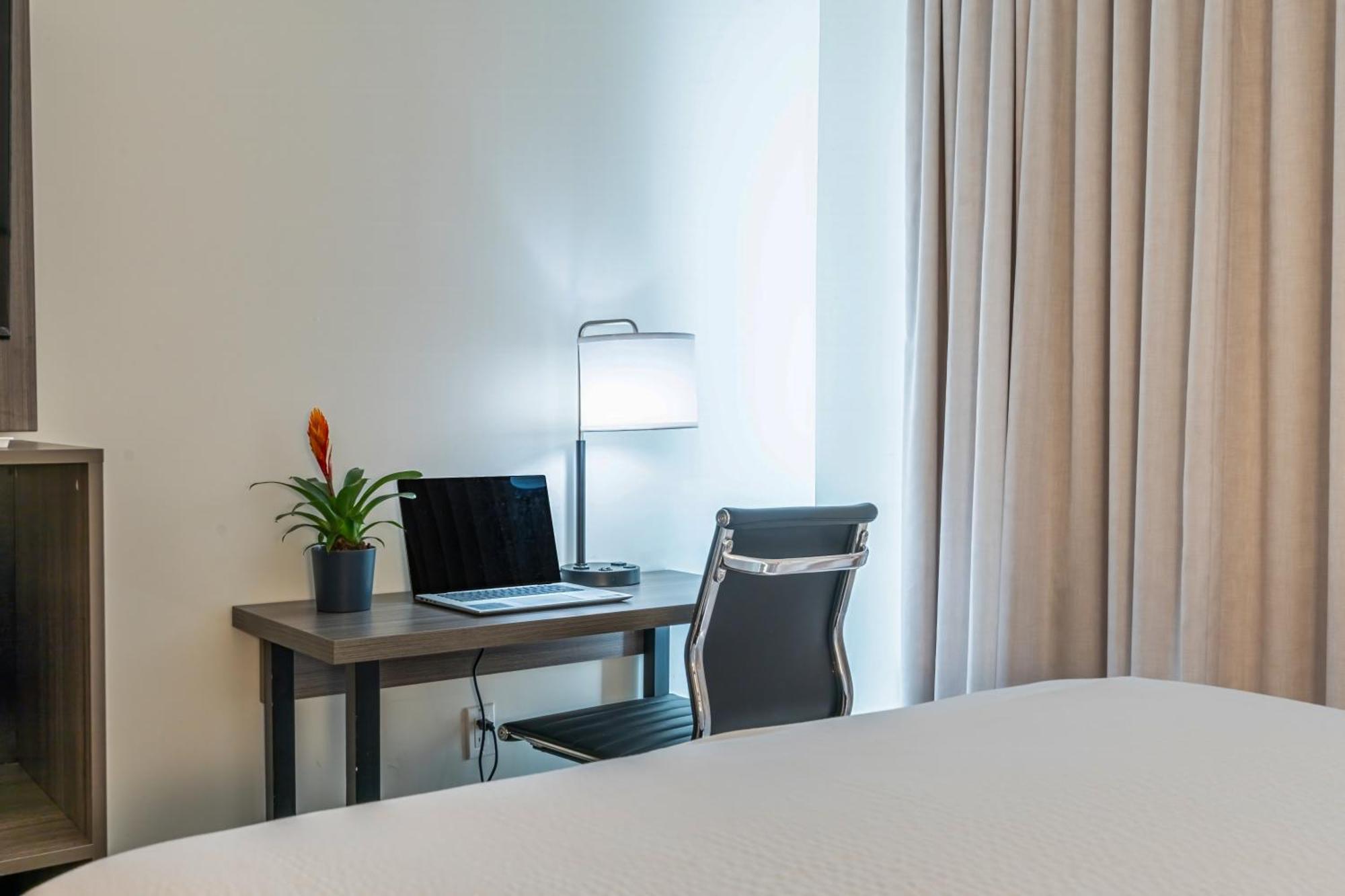 Мотель Ramada By Wyndham Кінгстон Екстер'єр фото