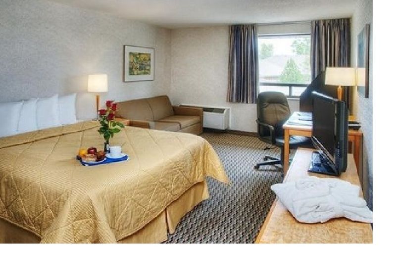 Мотель Ramada By Wyndham Кінгстон Екстер'єр фото