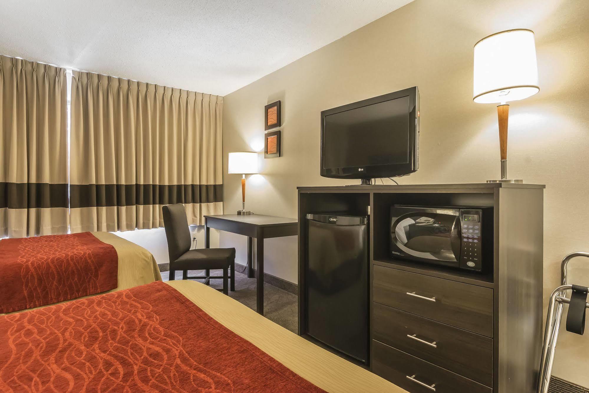 Мотель Ramada By Wyndham Кінгстон Екстер'єр фото